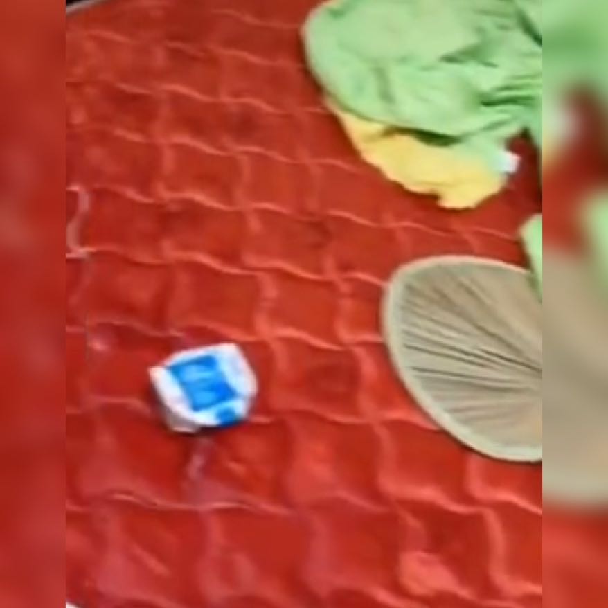 熊孩子给床垫“喝牛奶”火了,网友:这牛奶床,想想都觉得太奢侈