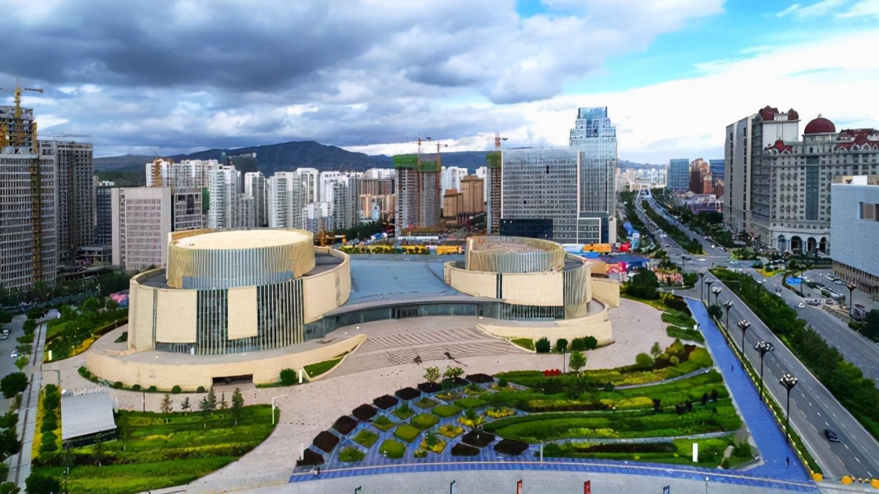 青海海东和格尔木哪个好,格尔木为什么属于海西