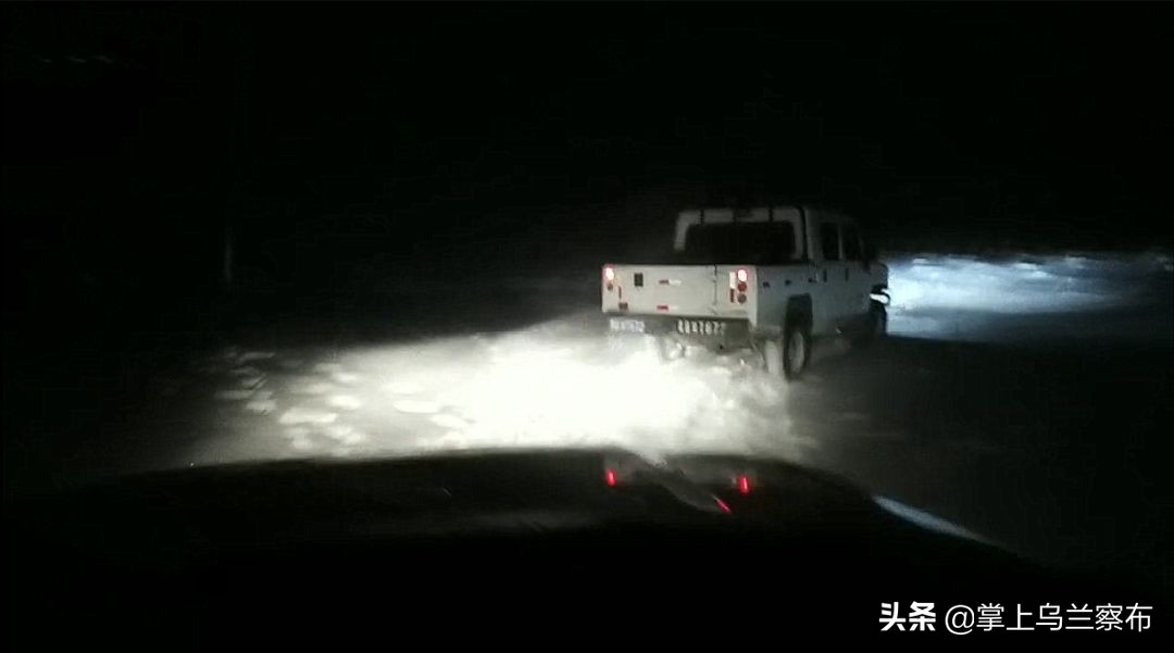 内蒙古通信行业突击小分队雪原急驰10小时帮助学生解决信号问题