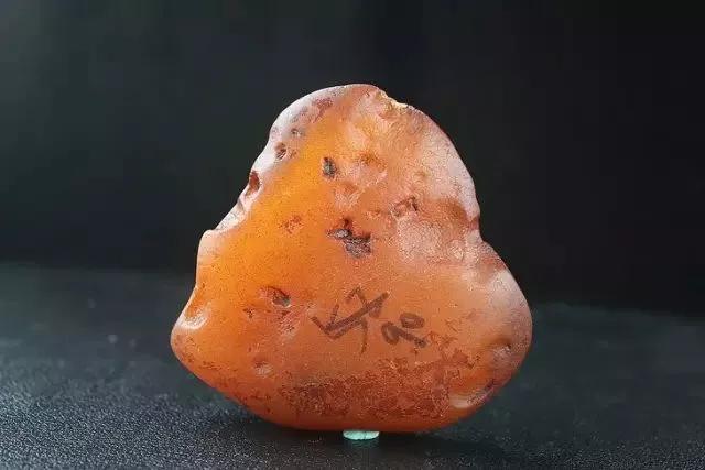 一刀穷两刀富原石,一刀穷一刀富翡翠原石开出帝王绿