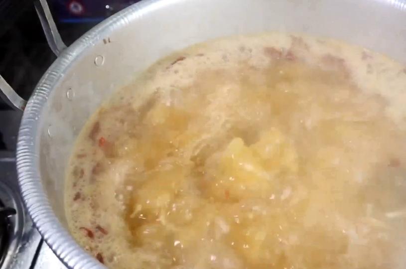 螺蛳粉汤底做法及配方红油,熬螺蛳粉的汤50斤水放多少盐