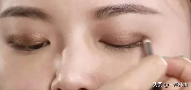新手眼线技巧,拒绝缝纫机右手,完美眼线学会这几招轻松搞定