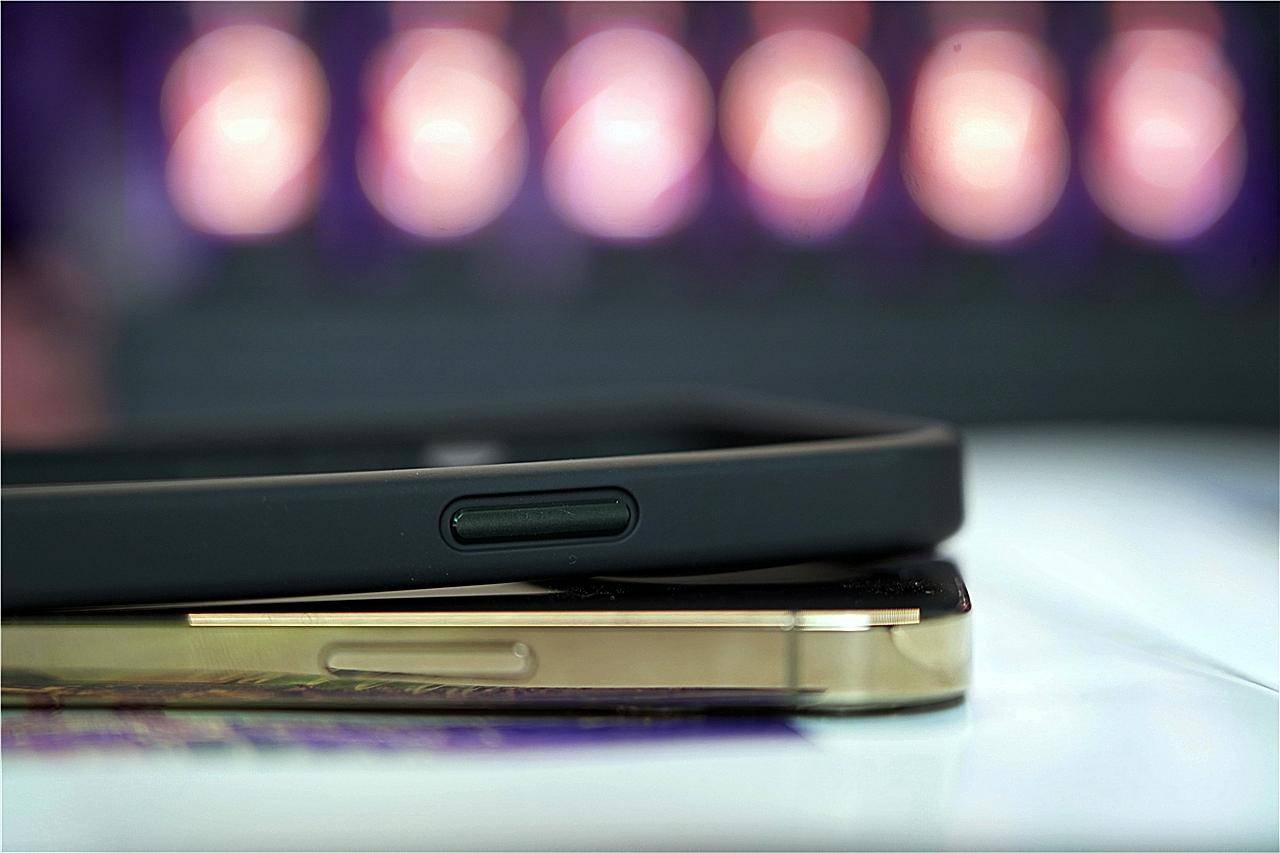 拒绝裸奔，给我的iPhone12实现全面包裹