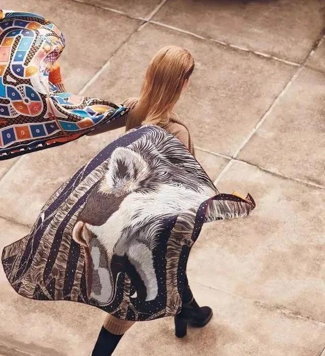 最喜欢的一条爱马仕丝巾,时尚必备独特设计的基础丝巾推荐