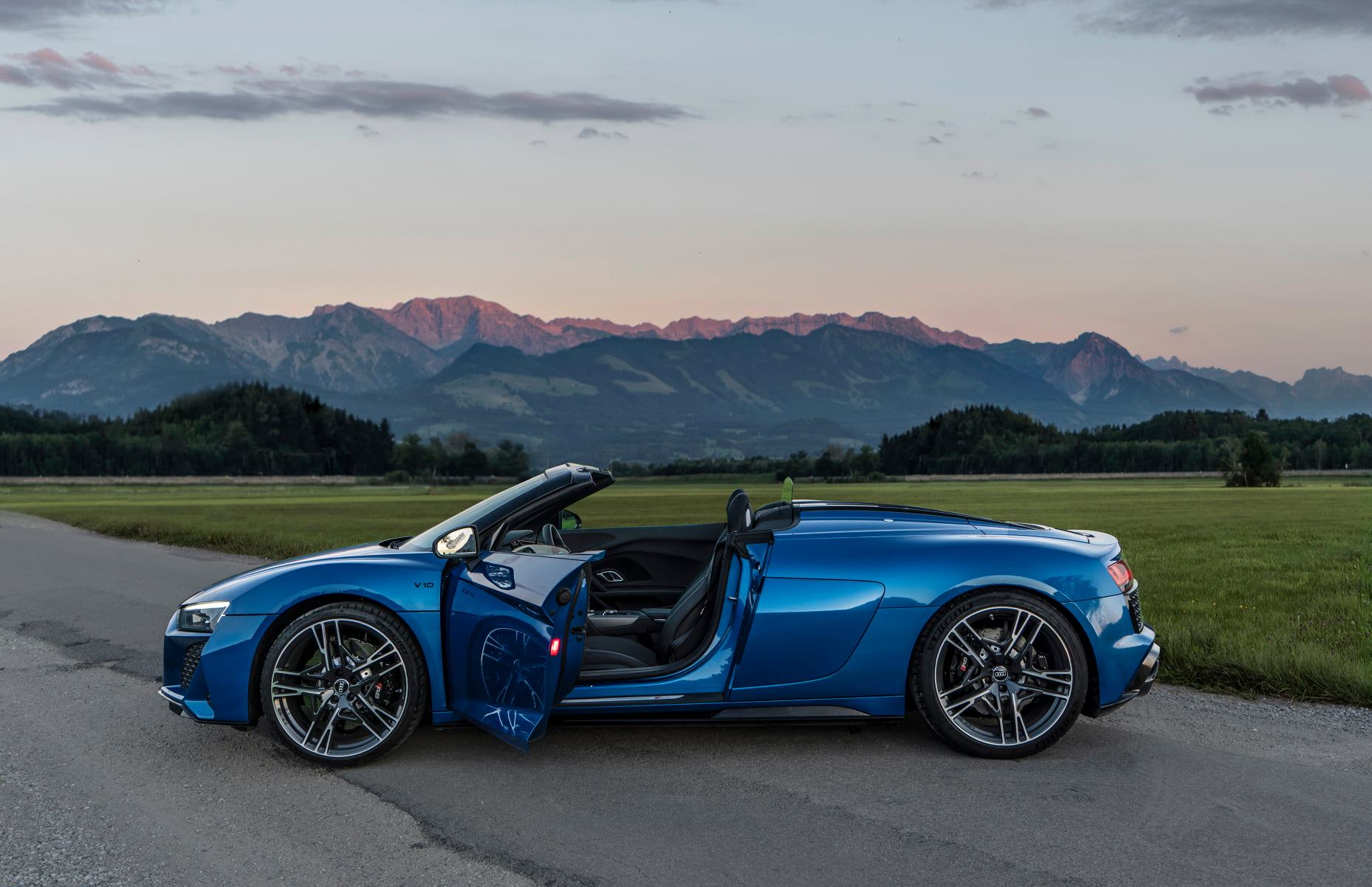 奥迪r82021v10百公里加速,r8v10