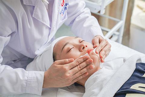 我花99块钱就泡到了我们公司的“彭于晏”!