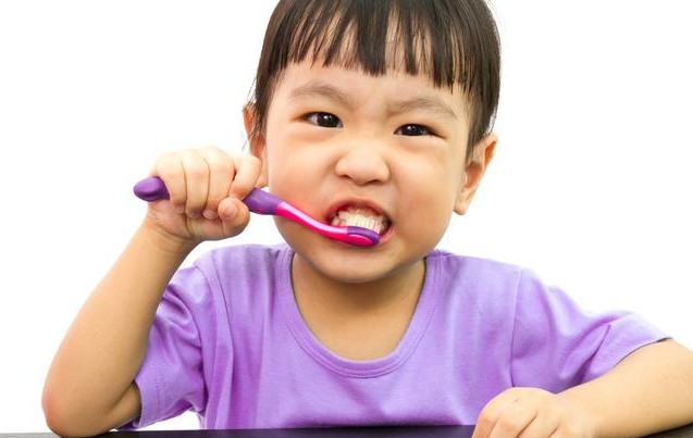孩子不爱刷牙怎么训,如何对付不爱刷牙的小朋友