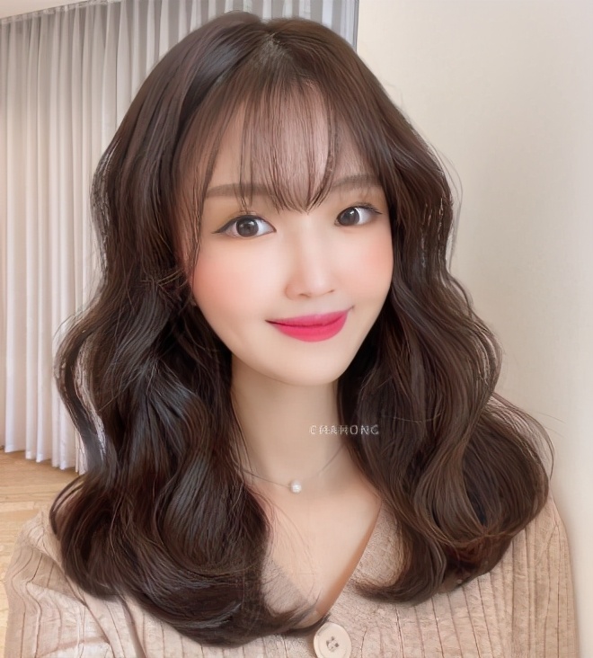 圆方脸发型怎么剪才好看,圆方脸高颧骨下巴短妆容教程