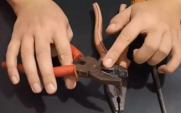 工具淋水生锈怎么办,生锈工具如何泡掉