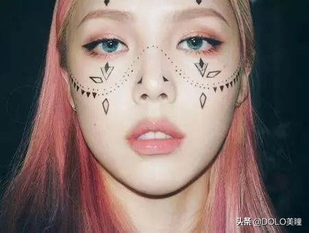 女生怎么选择眼镜好看,女生买什么样的美瞳显得眼睛有神