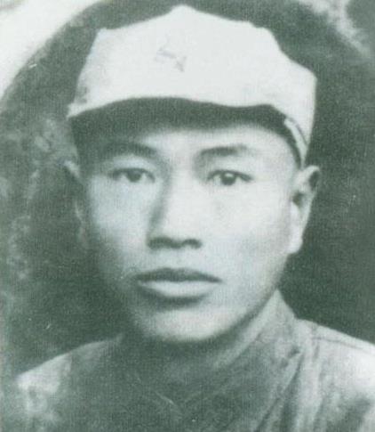 邓华缴获五箱“白金龙烟”,只给主席一支,主席笑他:财不露白啊