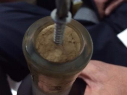 红酒开瓶器断在瓶塞子了怎么办,红酒开瓶塞断了怎么办