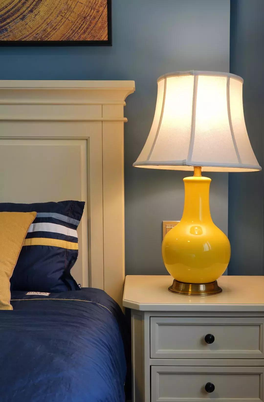 床头柜这样搭配卧室真的好美 (美洛铂格床头柜)