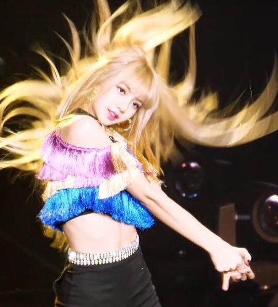 贾斯汀比伯lisa同台,比伯贾斯丁关注lisa