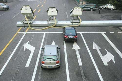 还有哪些容易扣分罚款的交通标线,路口标线不清晰压了实线扣分吗