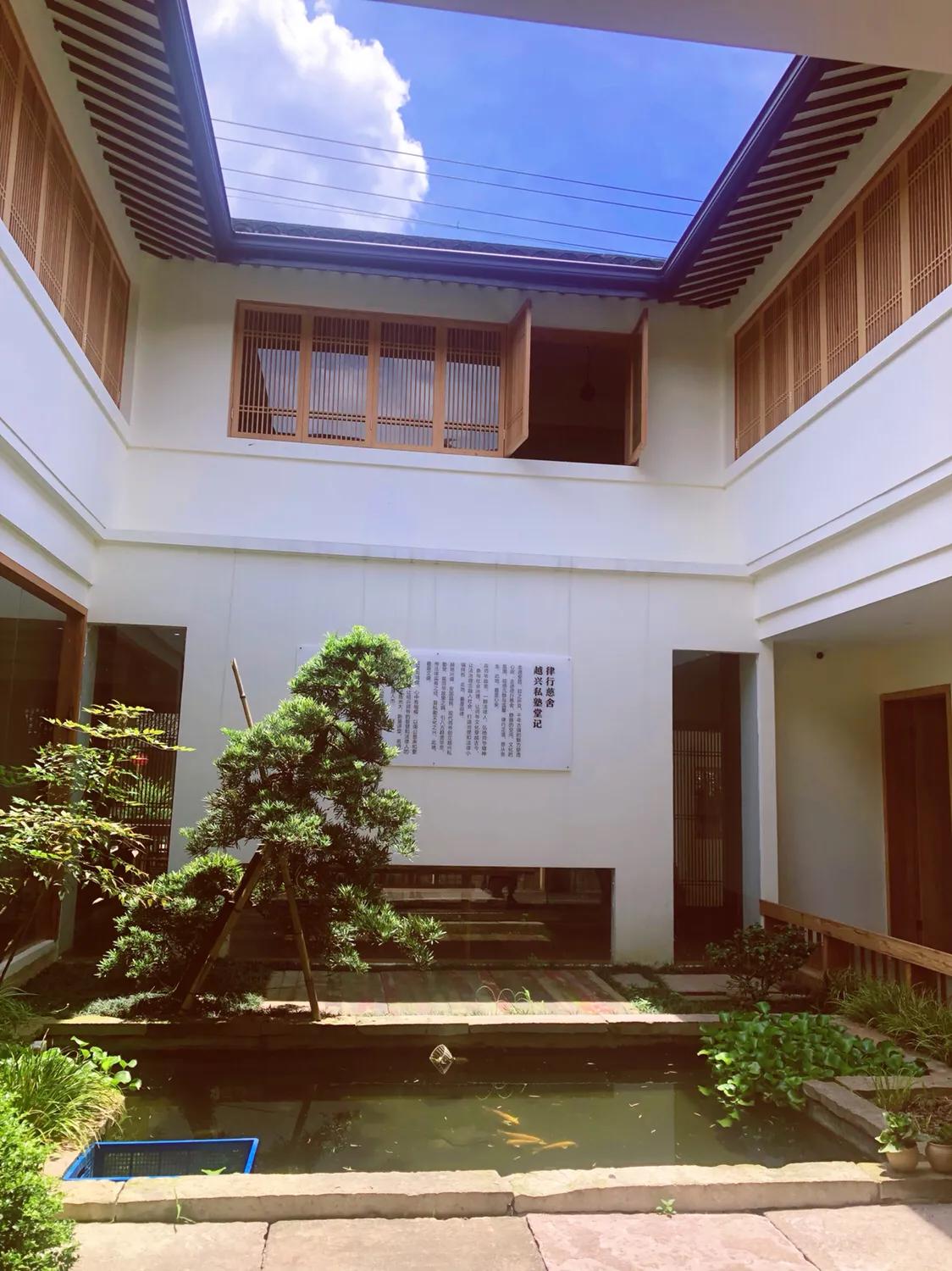 听戏享受这悠闲时光,听戏喝酒自在逍遥