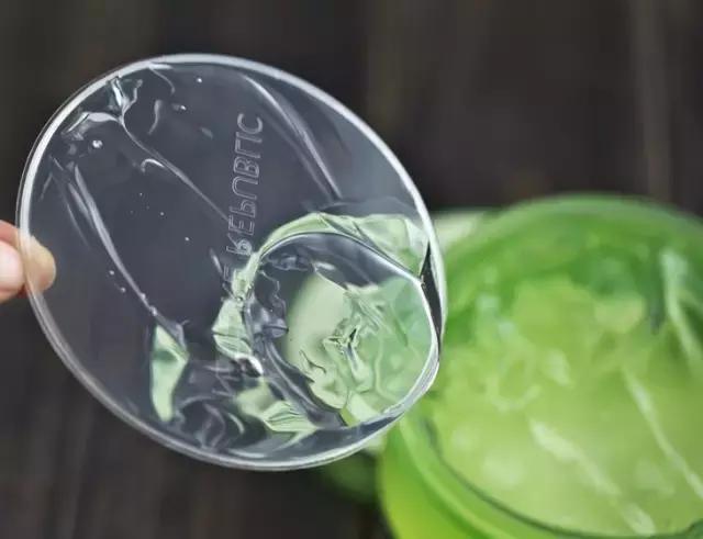 冬季皮肤干燥起皮可以用芦荟胶吗,长期涂抹芦荟胶的好处和坏处