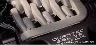 汽车发动机进气歧管什么原理,引擎前面有个大粗管是啥