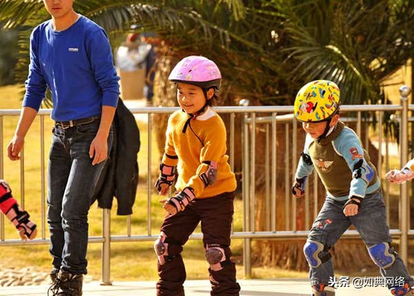 轮滑老是跌倒怎么回事,轮滑往后摔倒怎么办