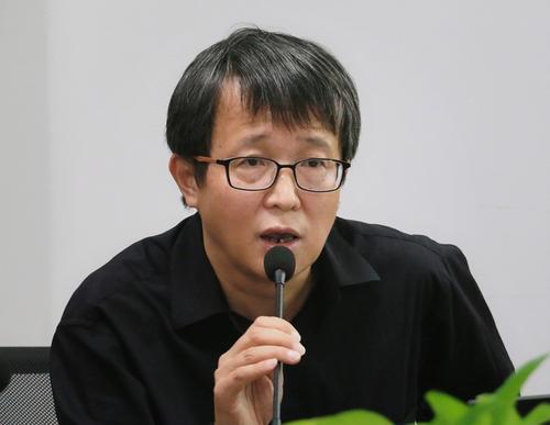 余光中批判朱自清,余光中事件