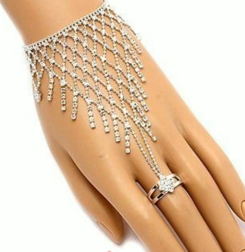 最漂亮的手部装饰品,未来感手部装饰品