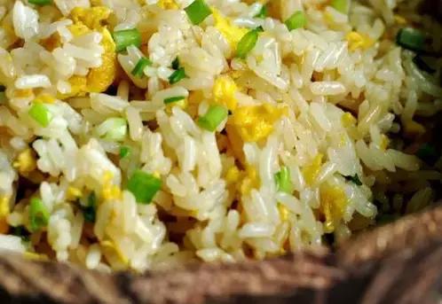 美味蛋炒饭的家常做法,美味好吃的蛋炒饭怎么做