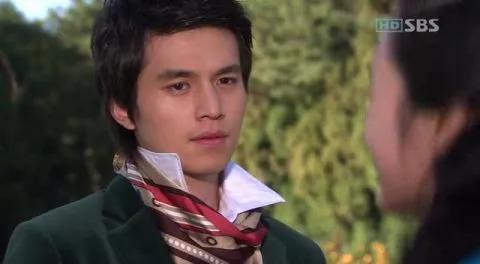 哪个男星演的狐狸精好看,长得像狐狸精的男明星