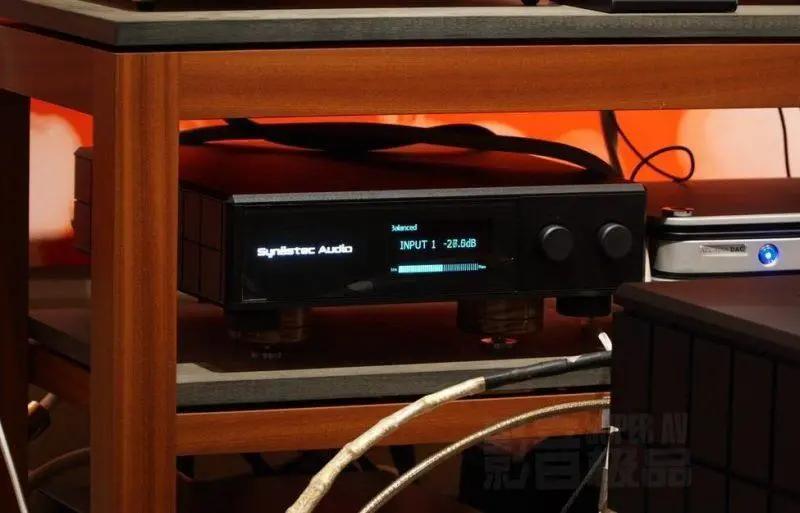 这只“火鸟”是白色的,CessaroFirebird扬声器