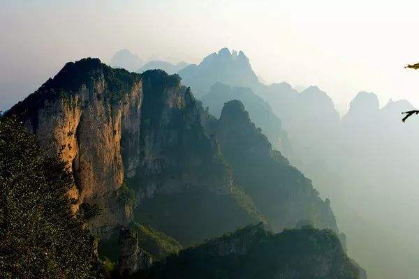 金庸武侠小说为什么爱写华山,为什么金庸论剑在华山