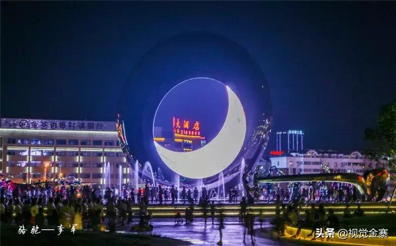 金寨城市夜晚霓虹灯璀璨,金寨山城夜景美景