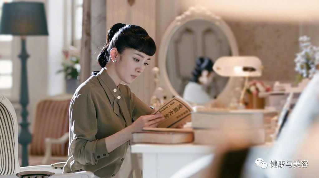 杨幂脸型适合什么发型,杨幂空气刘海发型图片大全