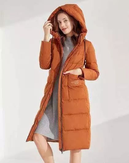 轰动全城，品牌羽绒服、品牌女鞋年终清仓，万条羊围巾免费送