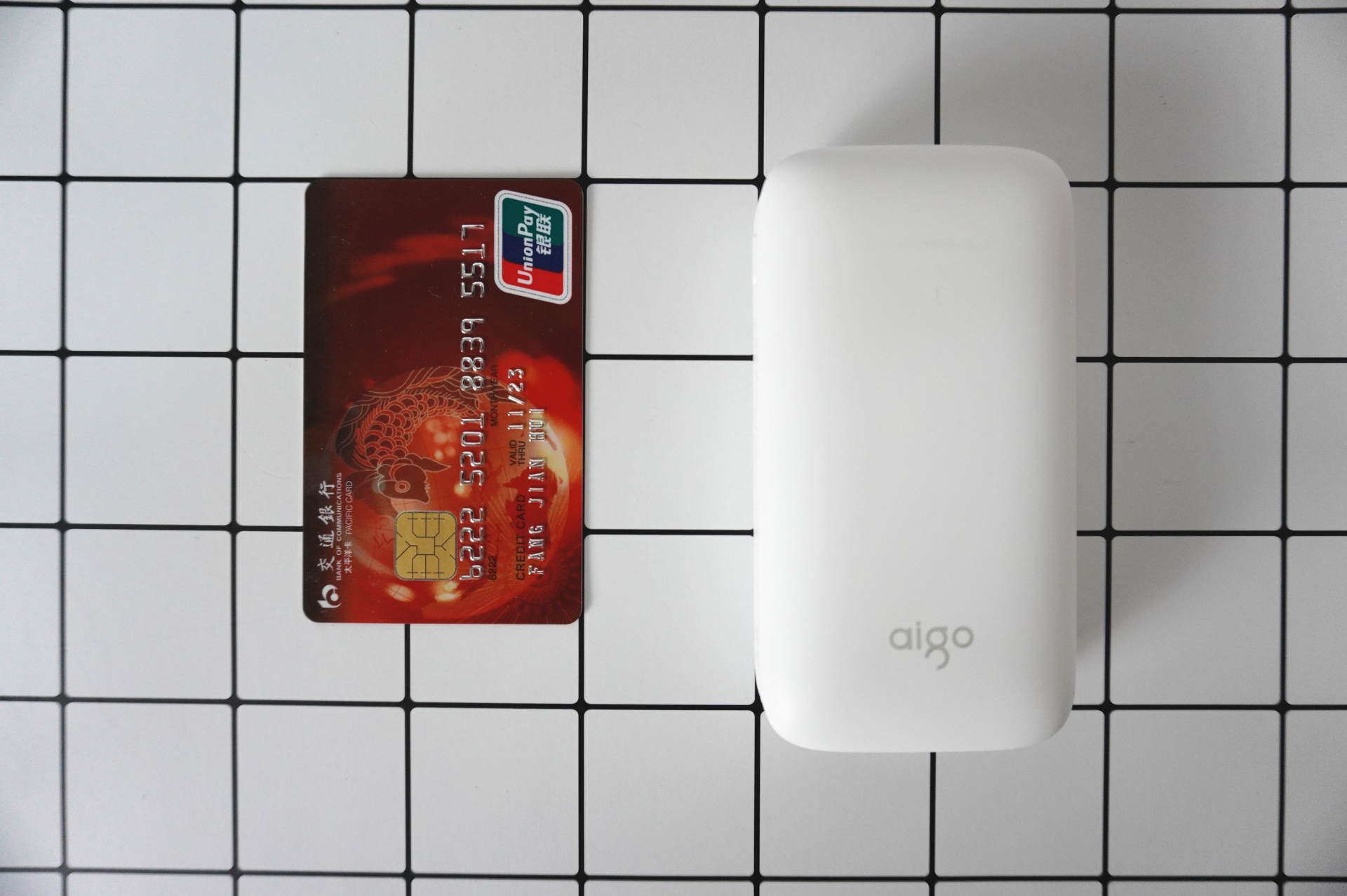 aigo爱国者充电宝如何使用,爱国者aigo充电宝