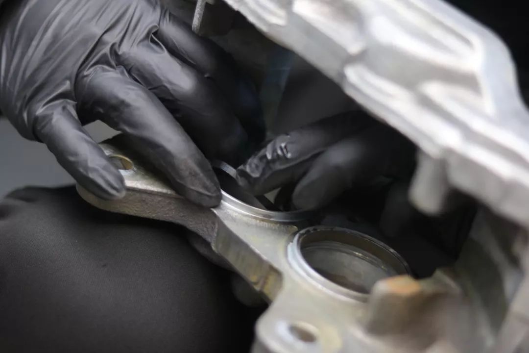 怪兽修车:翻新“残损不堪”的二手霸道LC150,满血复活变新车