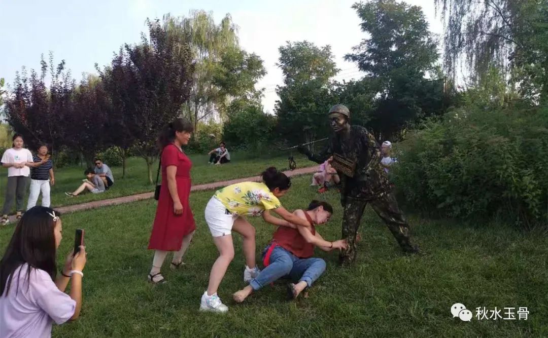 女教师作家秋水美文《来千里荷塘赴一场盛宴》