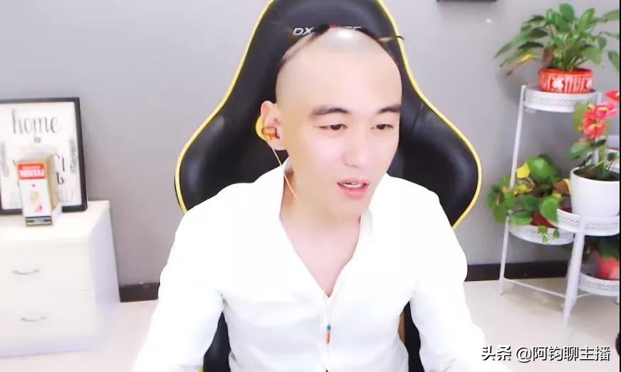 YY土豪真会玩，3851佛门“舞帝男团”亮相，利哥有望回归？