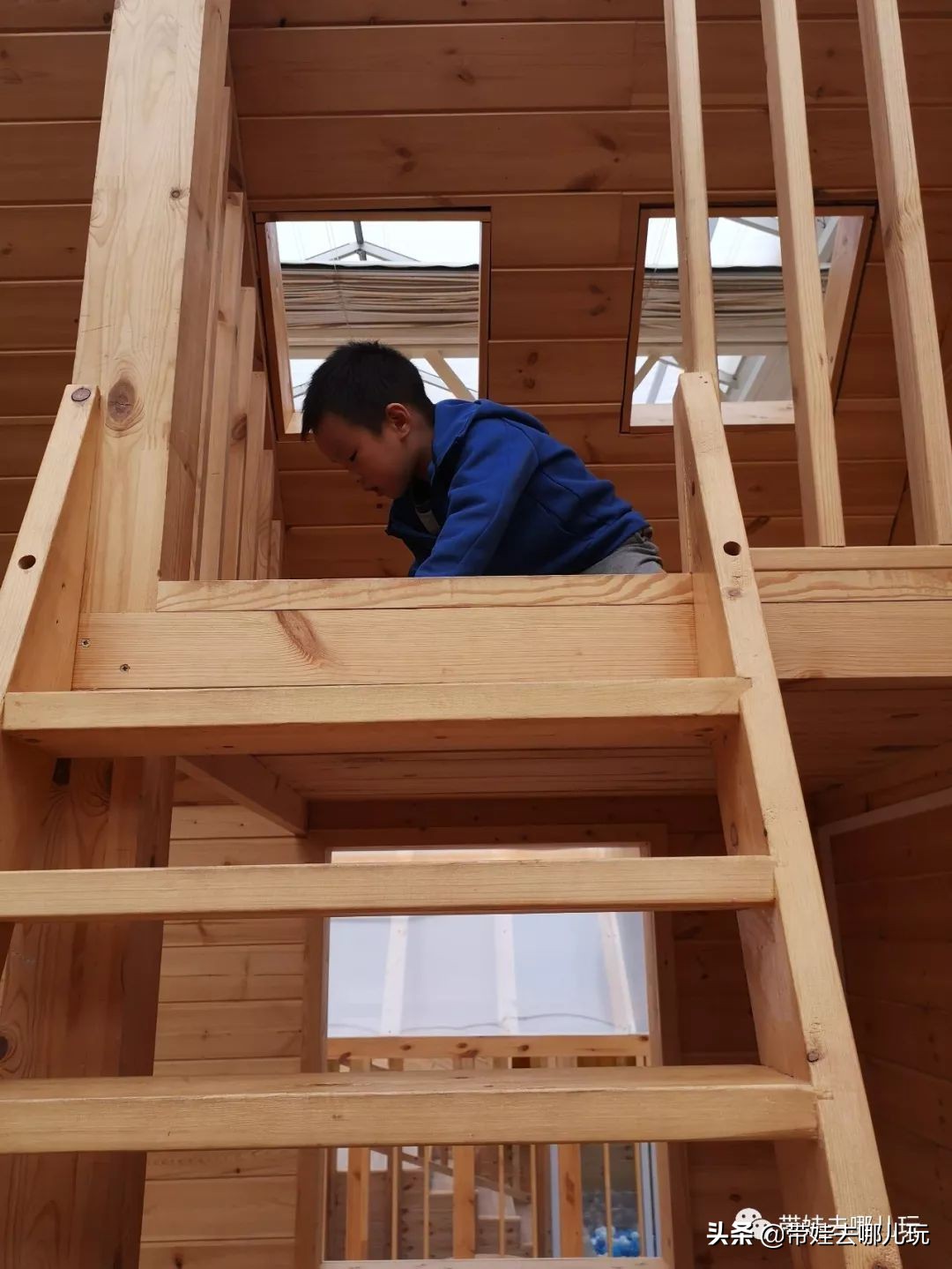 住别墅、滚草坪、躺在床上看电影，密云轻奢营地的花样玩法