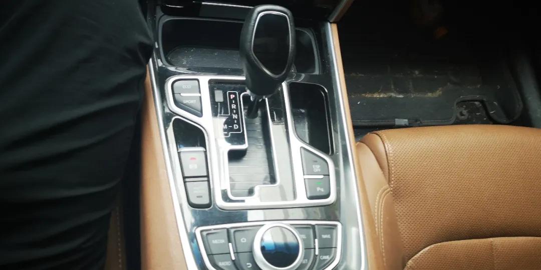 10万买吉利博越够吗,价格最高的一款吉利博瑞