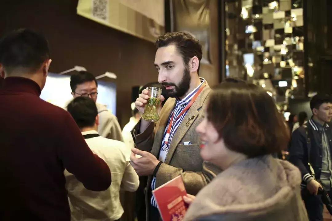 竹叶青峨眉山高山绿茶品味,三百多的竹叶青峨眉高山绿茶