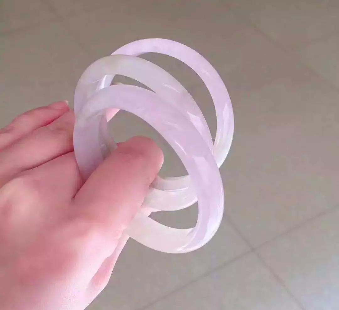 托朋友在缅甸带回来的翡翠手镯,木那冰春翡翠手镯