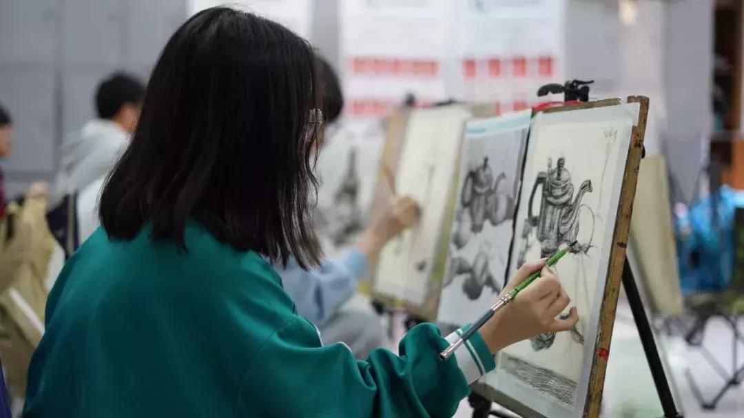 屹立画室最新视频,屹立画室直播