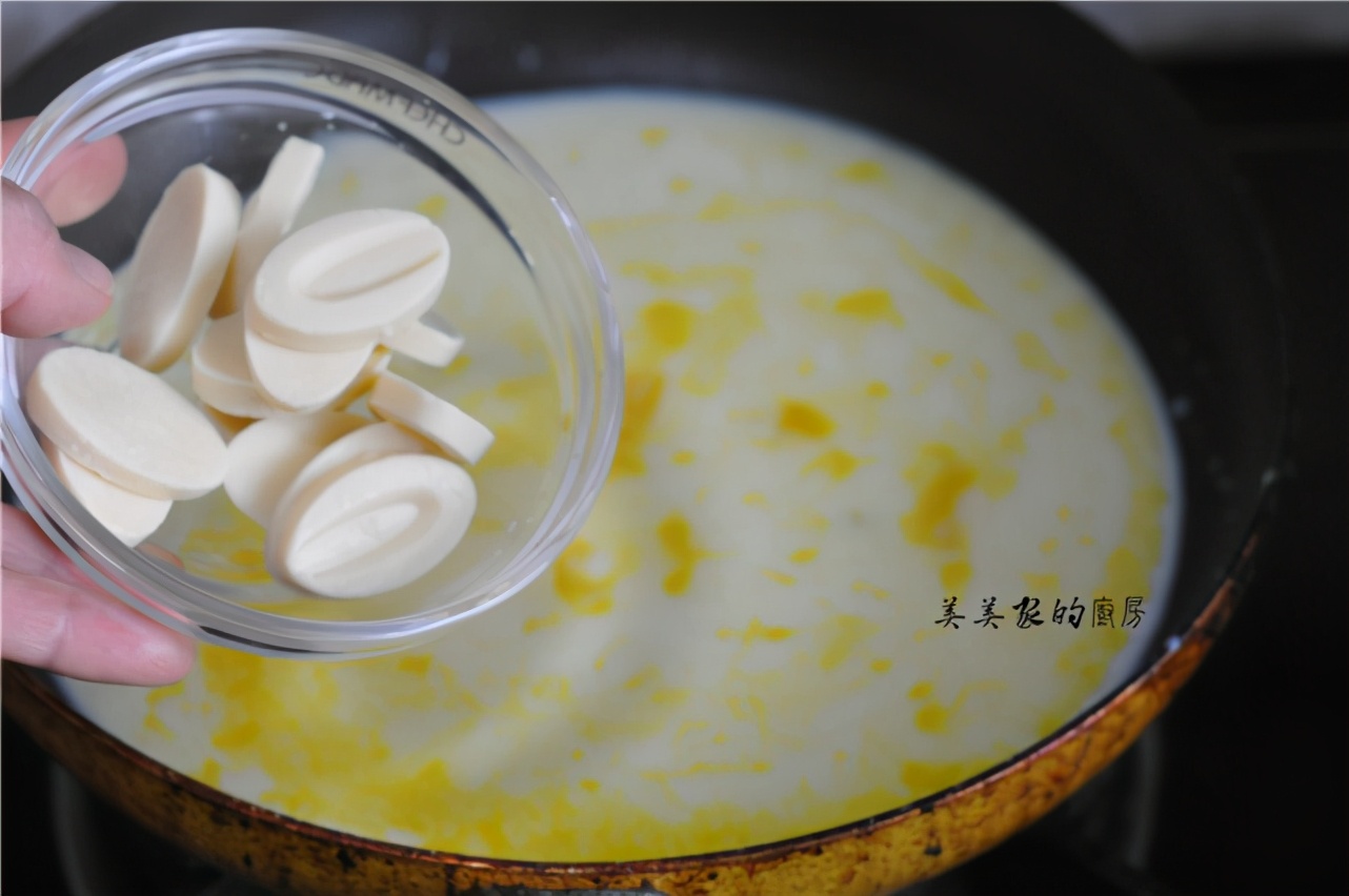 怎么用牛奶做冰淇淋不用冰激凌粉,简单家庭自制冰淇淋加酸奶