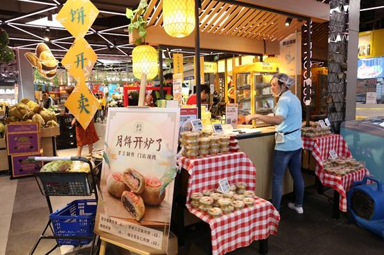 文化大融合!外国人最爱的威士忌被做成月饼,盒马太有才了