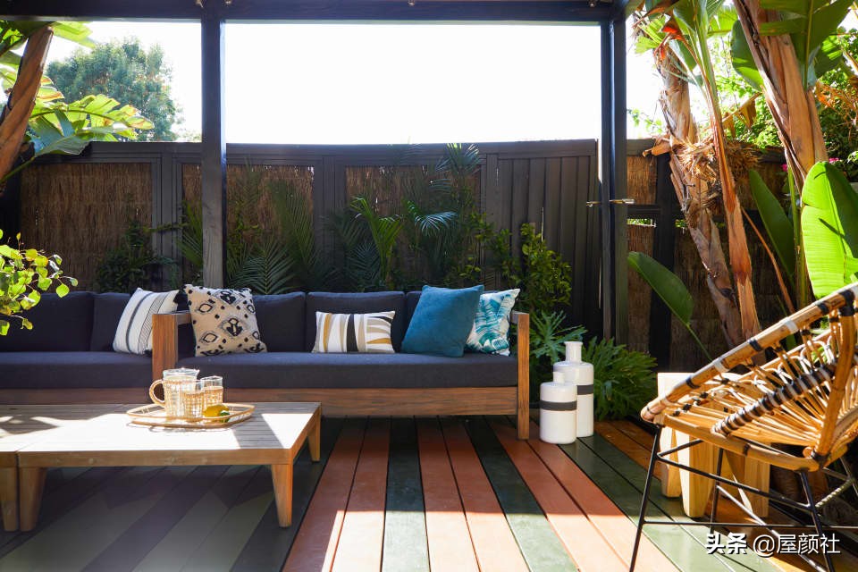 好莱坞明星詹妮娜的豪宅曝光。混搭复古,大胆涂色,居然还配秋千