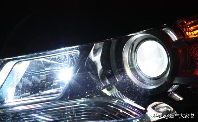 汽车大灯带透镜是远光还是近光,汽车大灯带透镜好还是不带透镜好