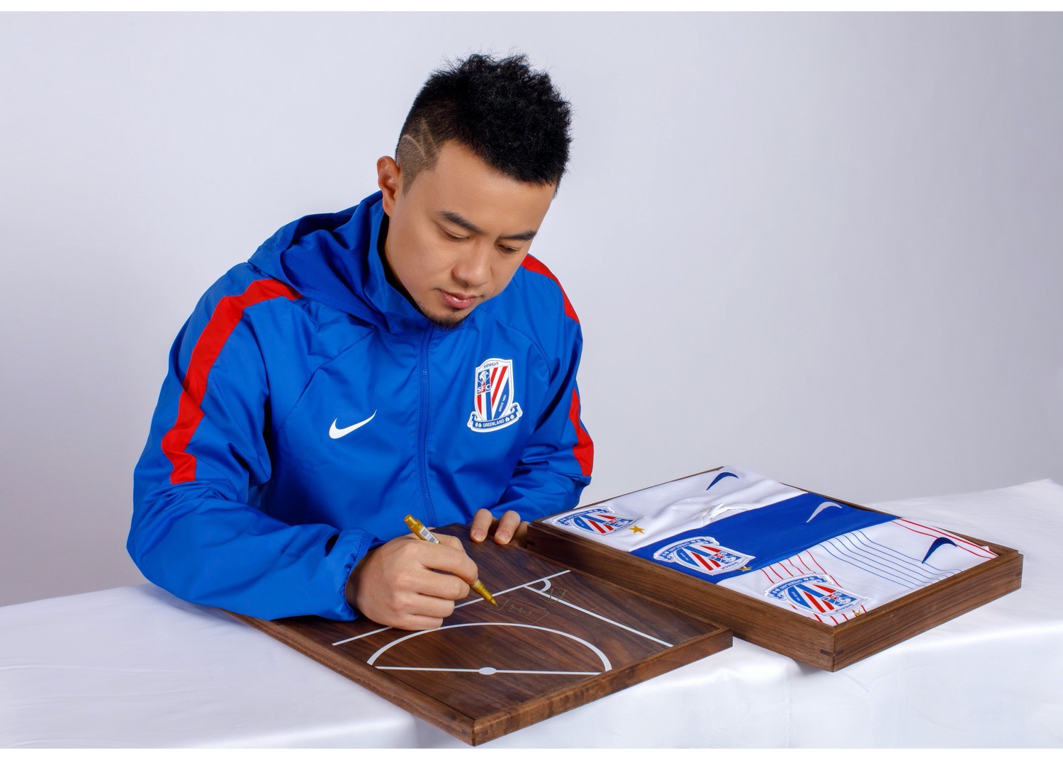 耐克上海申花2023球衣,耐克上海限定款红黄