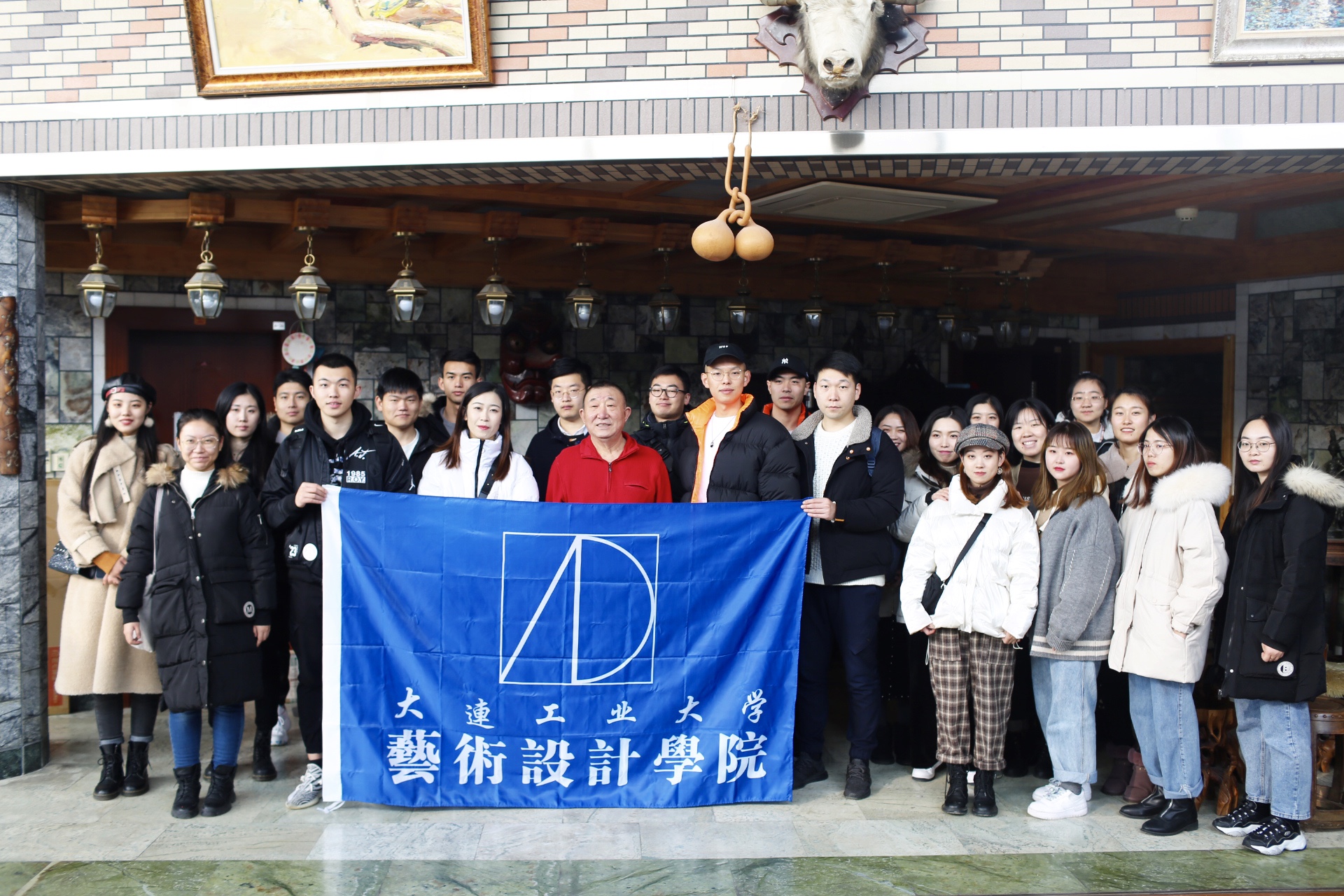 大连工业大学艺术设计学院研究生,大连邢良坤陶艺馆