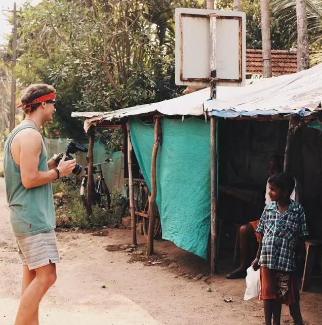 一个清洁工拍的照片一张卖6万，把美女娶回了家