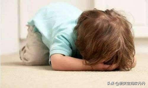 孩子撒泼哭闹家长如何正面管教,对于任性的孩子家长如何教育
