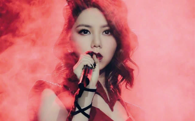 外国大叔翻唱光年之外,外国人听光年之外的中国歌曲